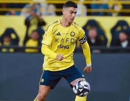 戟指两裁判，赛后发文嘲讽！4名篮球记者发声：要追加处罚